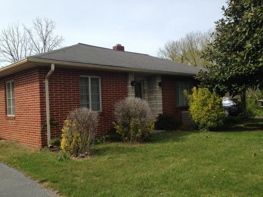 2005 E Unaka Ave, Johnson City, TN 37601 - photo 1