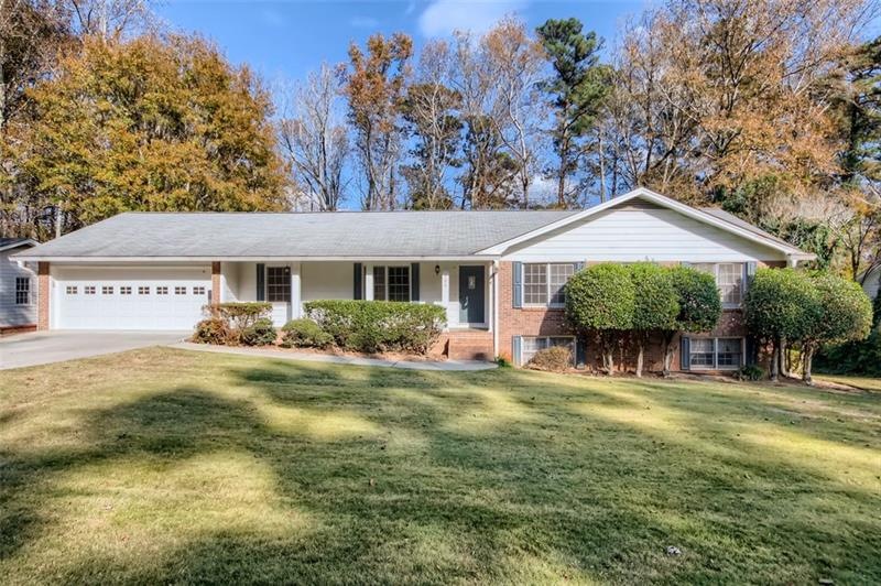 722 Windy Dr - Front  Exterior