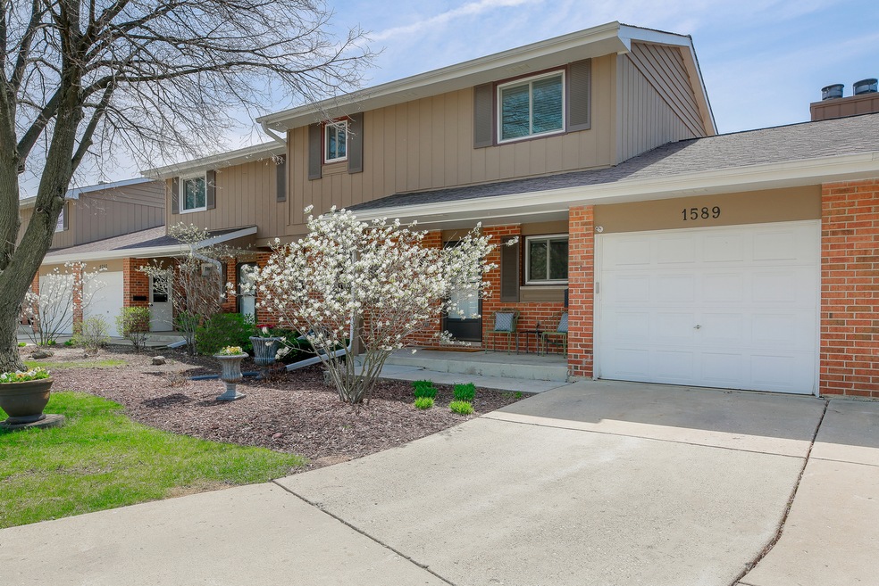 1589 Brittany Ct, Wheaton, IL 60189 - photo 1