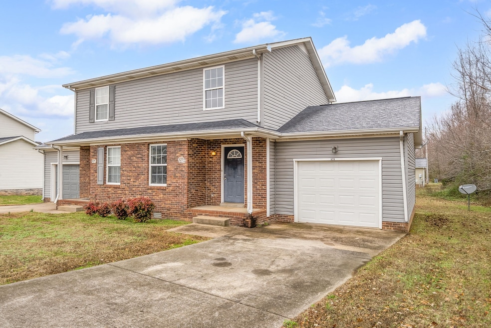 829 Flyer Ct, Oak Grove, KY 42262 - photo 1