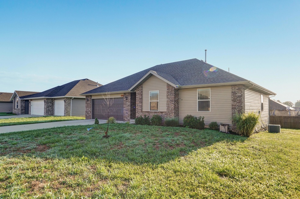 1360 S Marseilles Ave-23