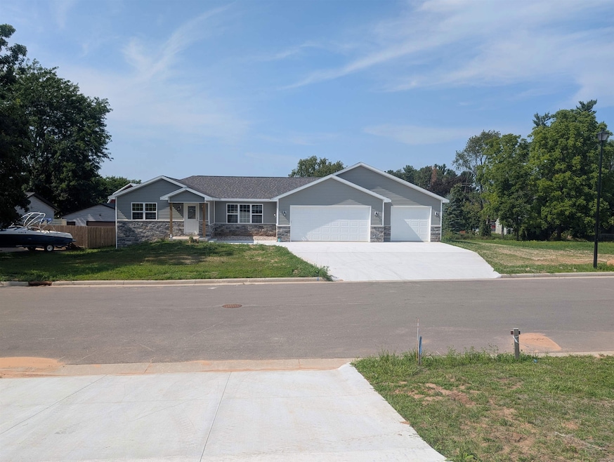 1931 Southland Ln, New London, WI 54961 - photo 1