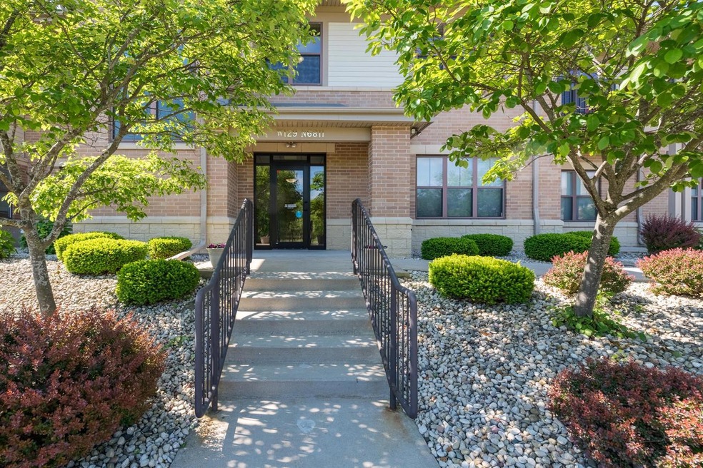 W129N6811 Northfield Dr unit 108, Menomonee Falls, WI 53051 - photo 1