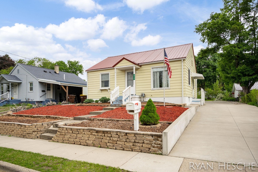 1-web-or-mls-812 Forest St-1