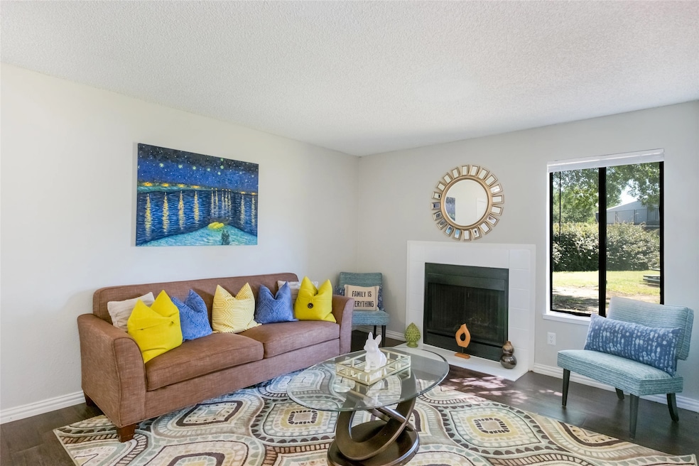 4600 W Pioneer Dr unit 212, Irving, TX 75061 - photo 1