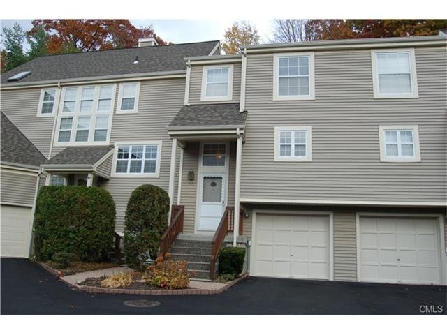 #810 Foxboro Townhouse w/ 1 car garage