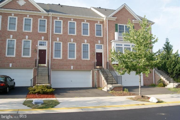42702 Rolling Rock Square, Chantilly, VA 20152 - photo 1