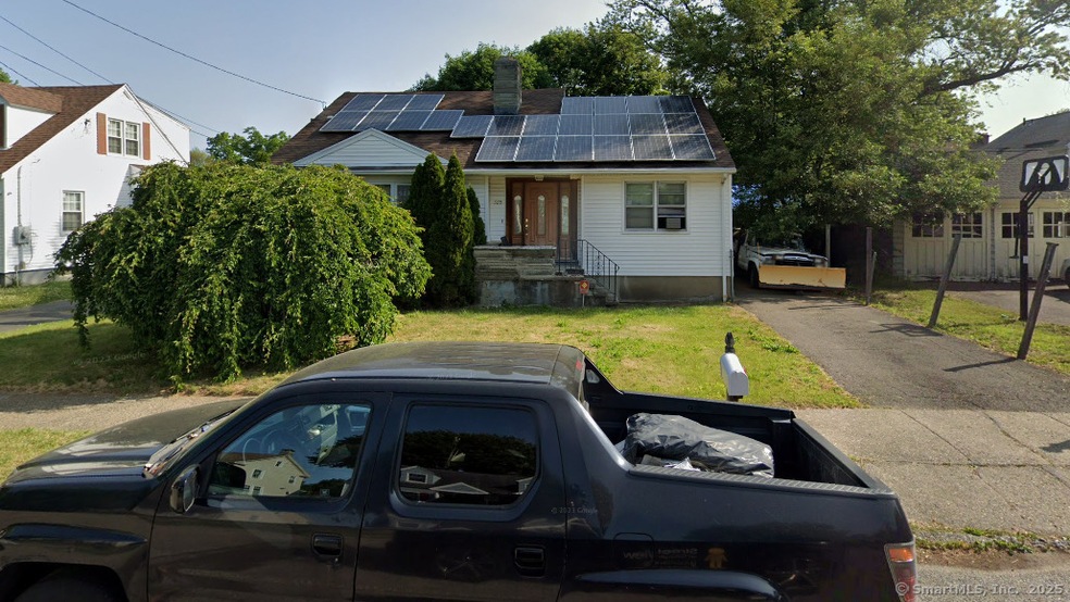 325 Pasadena Place, Bridgeport, CT 06610 - photo 1