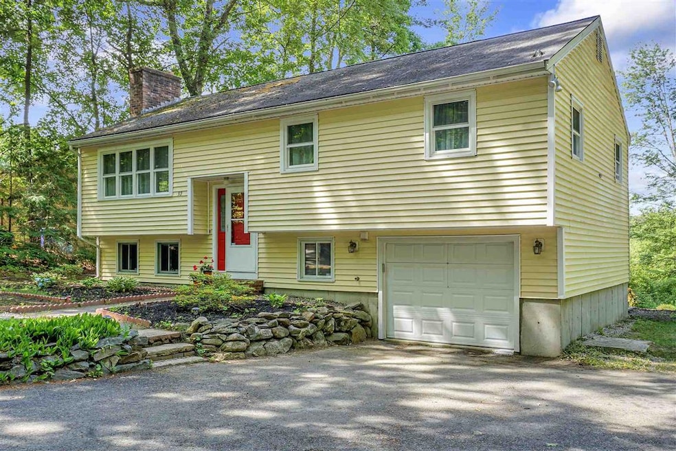 32 Hall Rd, Londonderry, NH 03053 - photo 1