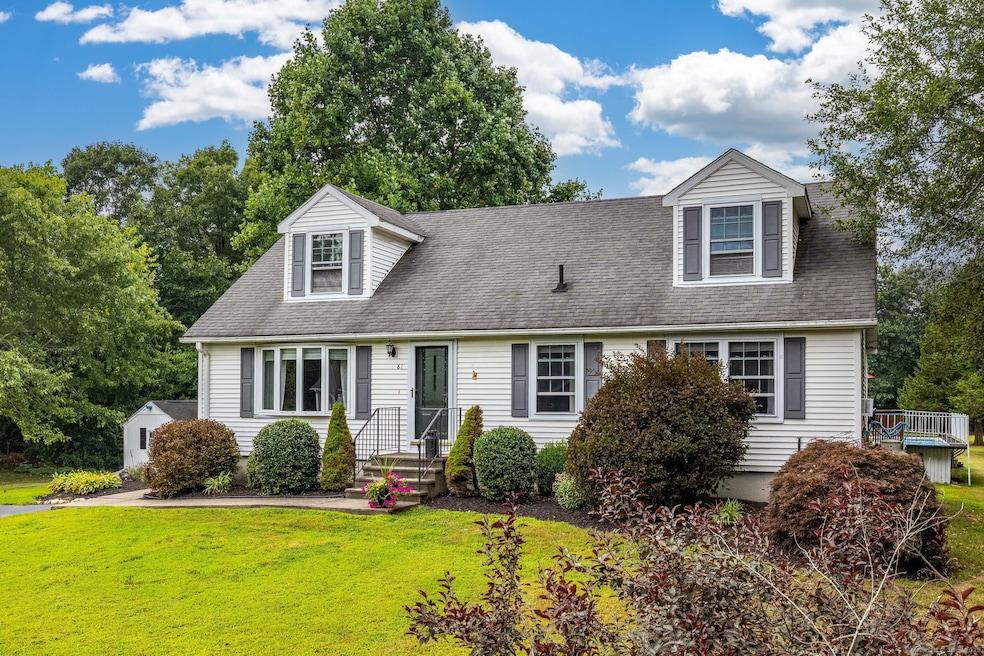 81 Lovers Ln, Plainfield, CT 06374 - photo 1