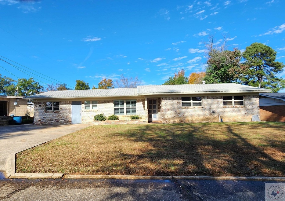 920 Mimosa Dr, Wake Village, TX 75501 - photo 1