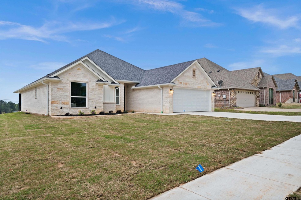 1703 Skidmore Ln, Tyler, TX 75703 - photo 1
