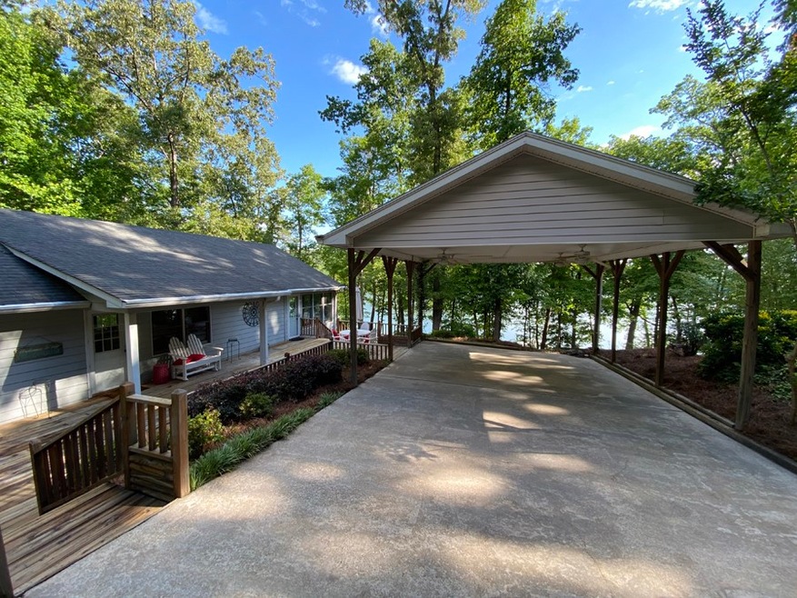 723 Shorewood Cir, Toccoa, GA 30577 - photo 1