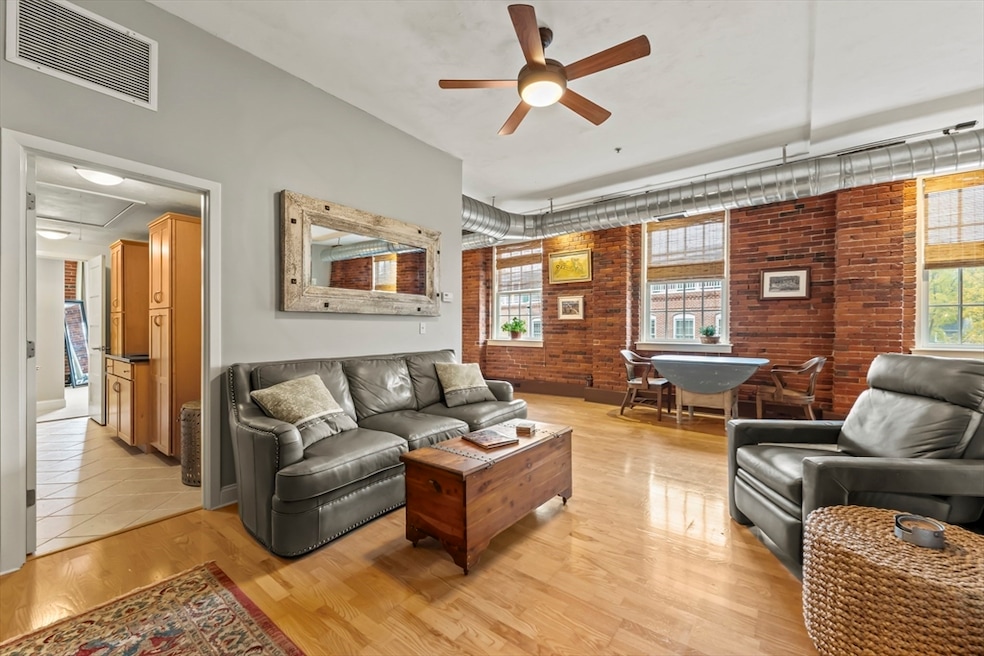 25 Cedar St unit 14, Amesbury, MA 01913 - photo 1