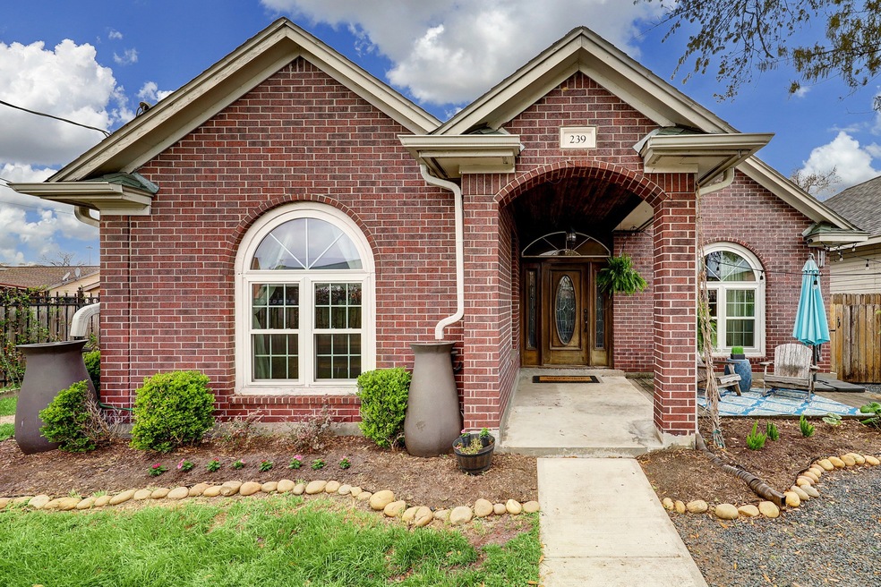 239 Cody St, Houston, TX 77009 - photo 1