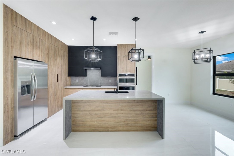 

This well-appointed kitchen offers ample counter