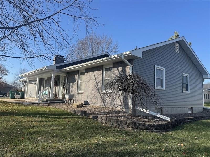 1307 Redbud Dr, Macon, MO 63552 - photo 1