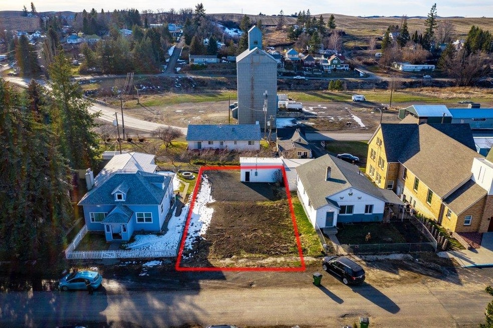 321 S Crosby St, Tekoa, WA 99033 - photo 1