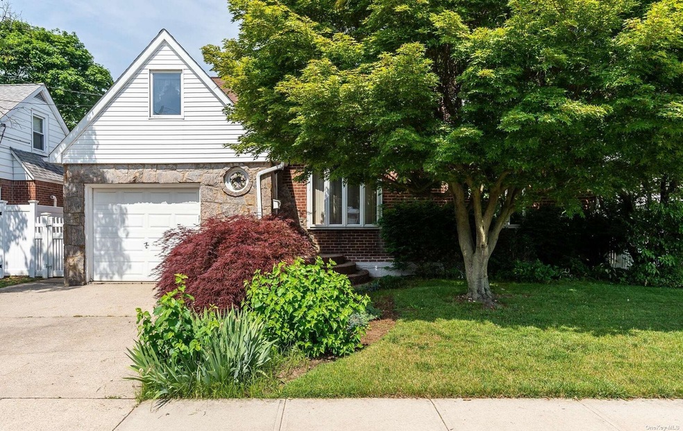 164 Gilmore Blvd, Floral Park, NY 11001 - photo 1