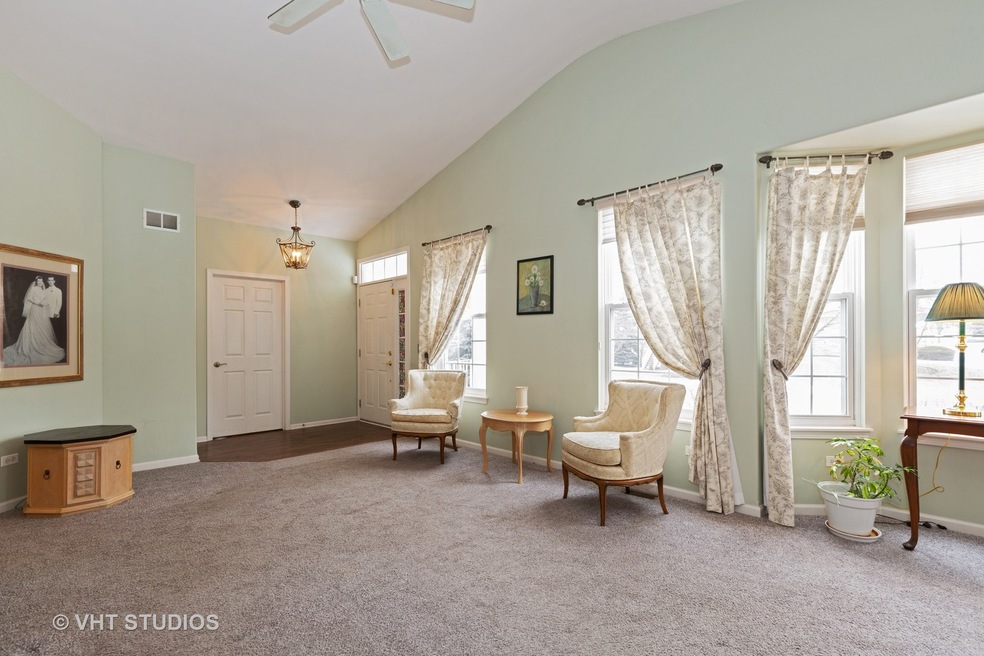 2933 Talaga Dr unit 1, Algonquin, IL 60102 - photo 1