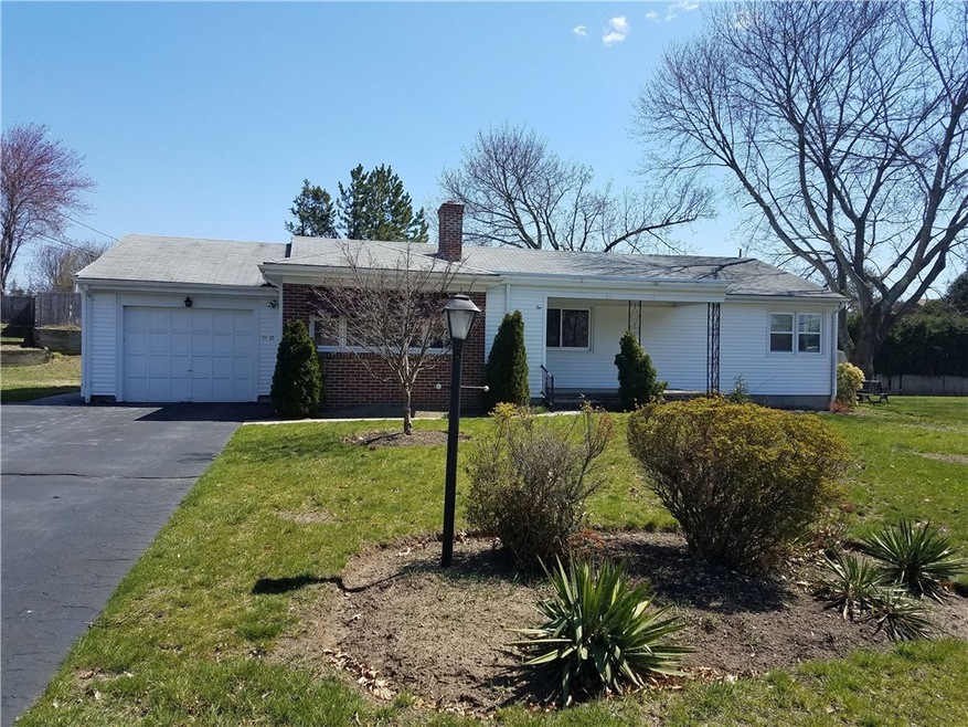 Brick and Vinyl sided Ranch