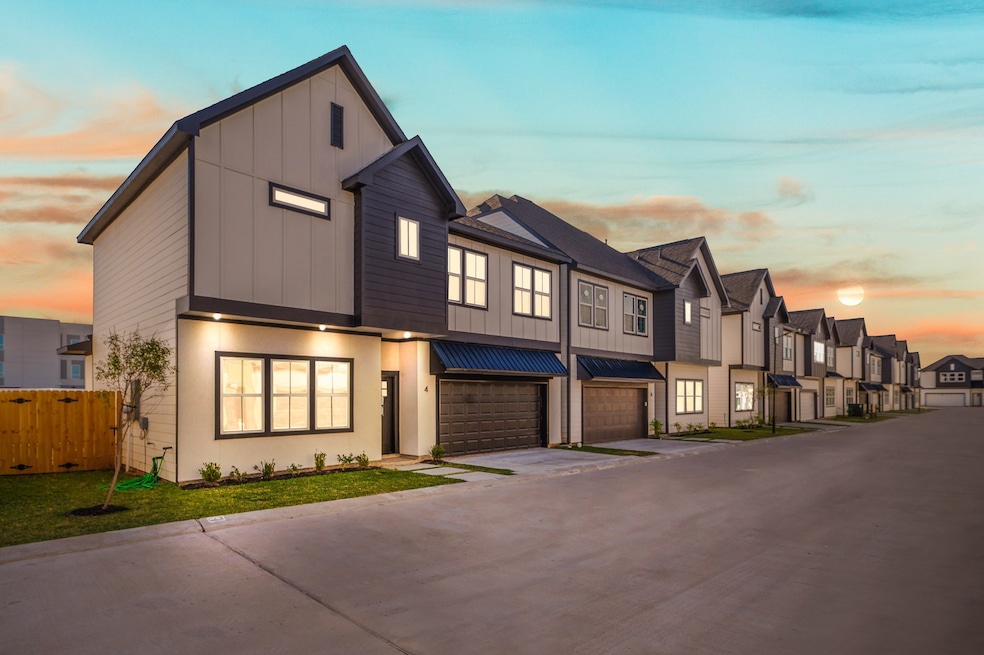 6702 Metro Blvd unit 4, Houston, TX 77083 - photo 1