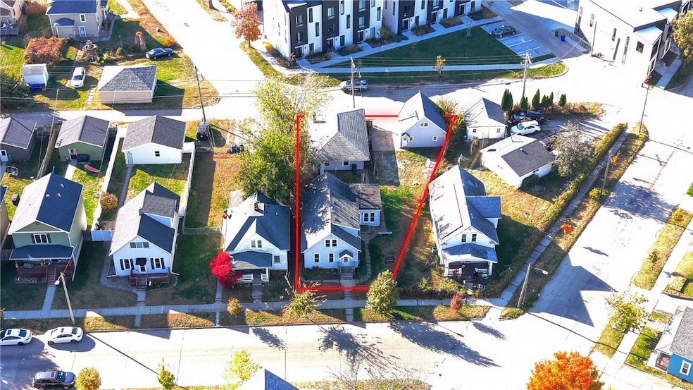 1756 Mallory St SW, Cedar Rapids, IA 52404 - photo 1