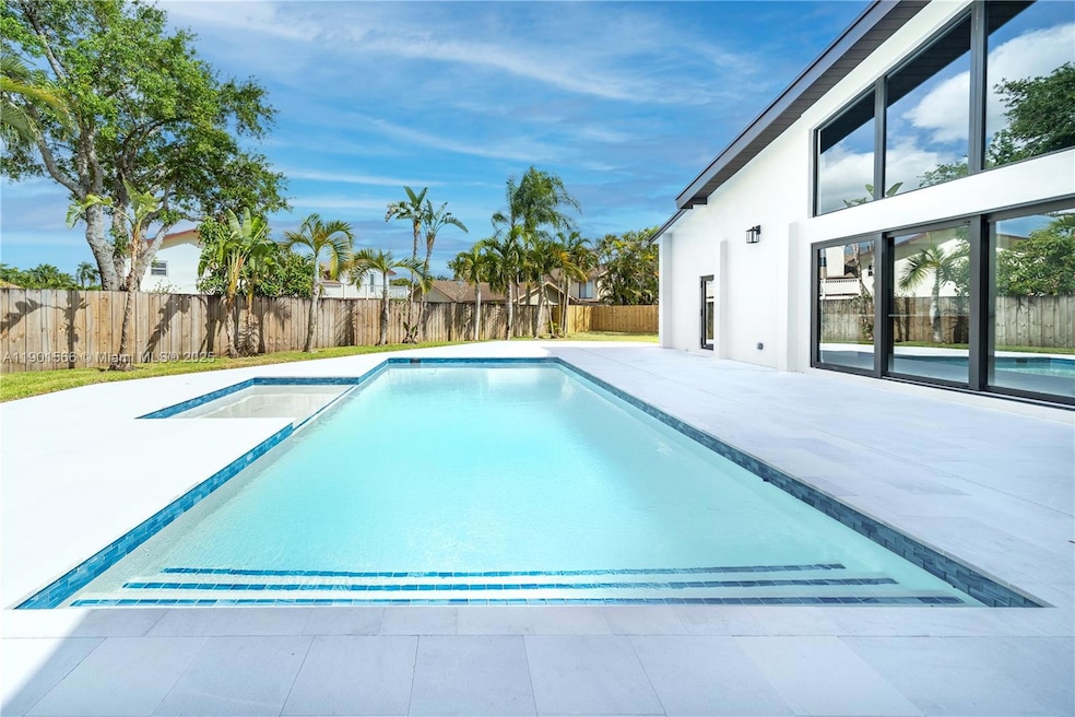 842 W Coco Plum Cir, Plantation, FL 33324 - photo 1