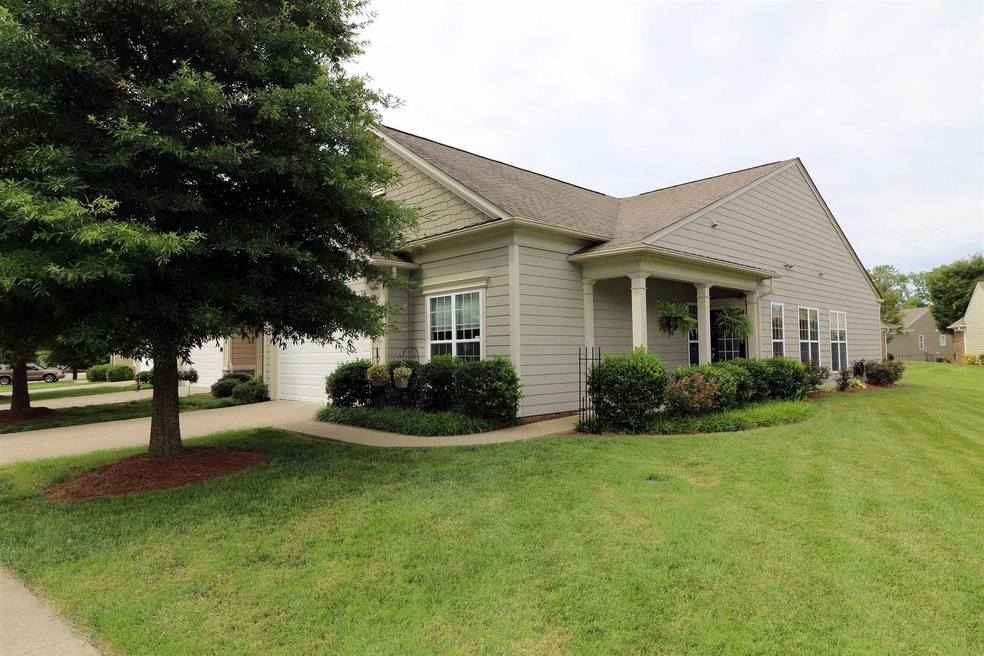 Immaculate 2 Bedroom , 2 Bathroom Home offering 1,434 sqft in the wonderful Del Webb Community