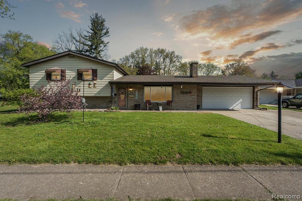 305 Poplar St, Clio, MI 48420 - photo 1