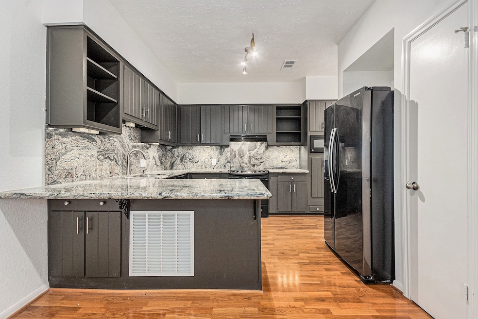 Gorgeous kitchen with granite counters and backspl
