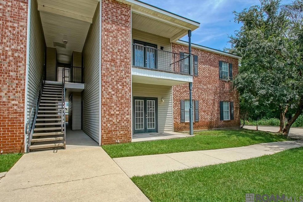 155 Aspen Square unit 30, Denham Springs, LA 70726 - photo 1