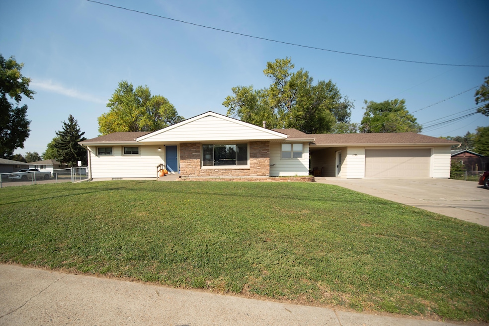 1726 5th Ave, Havre, MT 59501 - photo 1