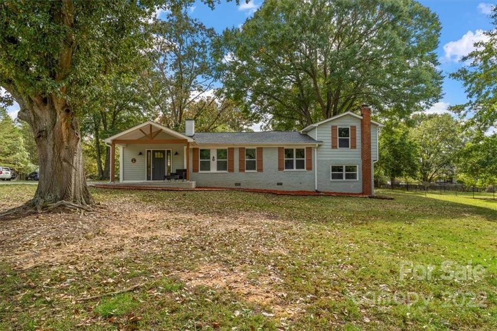 1631 Lawrence Rd, Clover, SC 29710 - photo 1