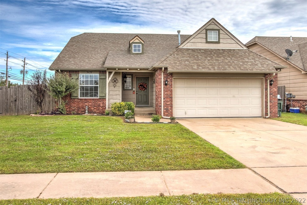Great home with 3 bedrooms and 2 bathrooms downsta