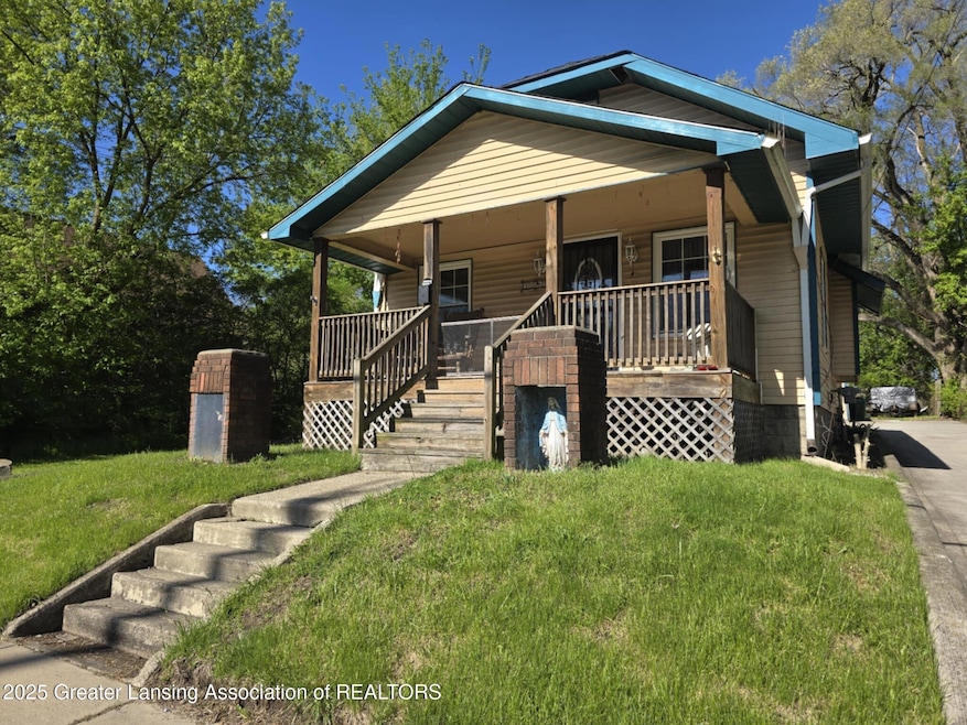 1045 N Larch St, Lansing, MI 48906 - photo 1