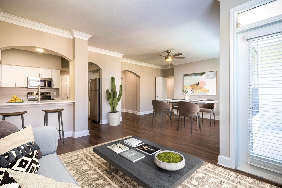 320 Jackson Hill St unit 318, Houston, TX 77007 - photo 1