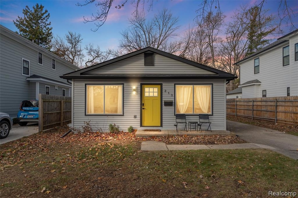 213 N Gainsborough Ave, Royal Oak, MI 48067 - photo 1