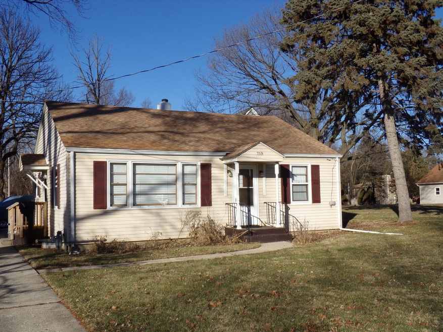 719 Cleveland Ave, Batavia, IL 60510 - photo 1