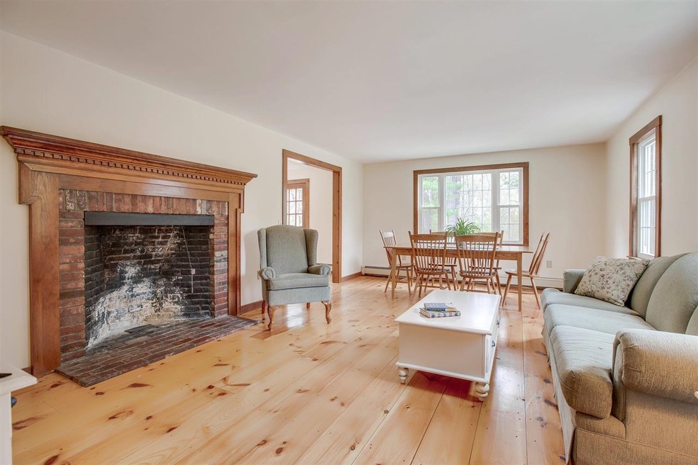 39 Stearns Rd, Amherst, NH 03031 - photo 1