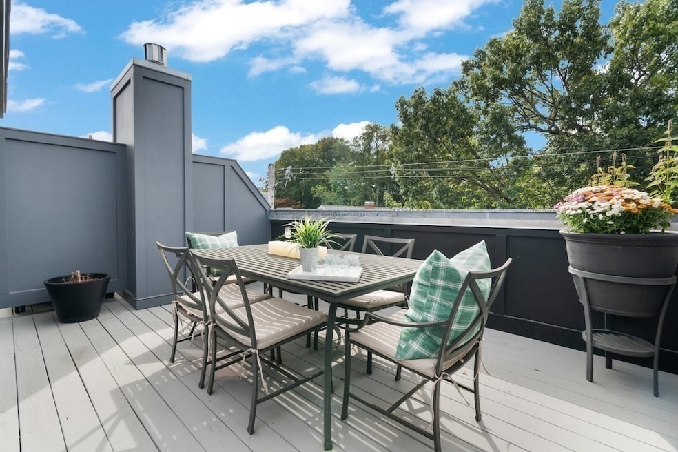 Pending $1,300,000 • Co-Listing Agent