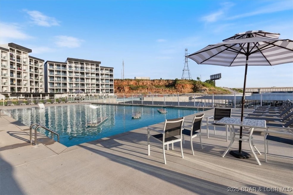 1065 Topsider Ln unit 402, Osage Beach, MO 65065 - photo 1