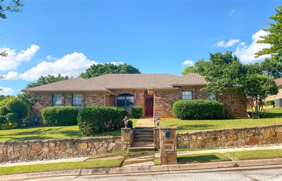 1001 Clear View Dr, Bedford, TX 76021 - photo 1