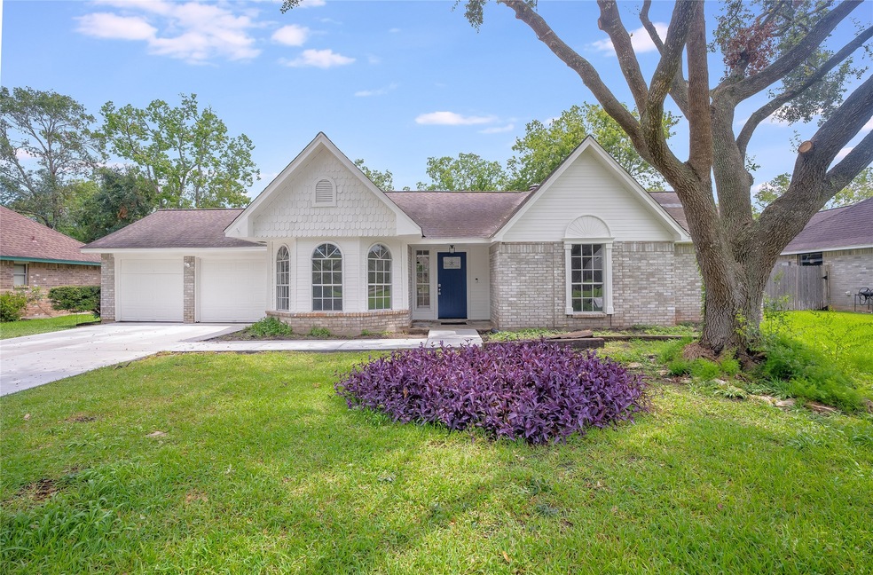 1406 Kent Way, Friendswood, TX 77546 - photo 1