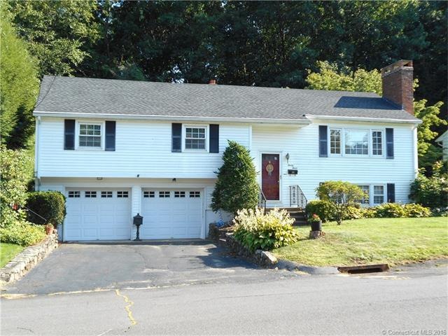 27 Carriage Dr, Waterbury, CT 06708 - photo 1