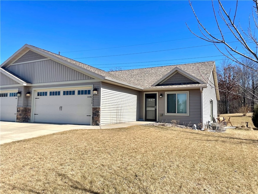 Beautiful (3) bedroom, (3) bathroom North Menomoni