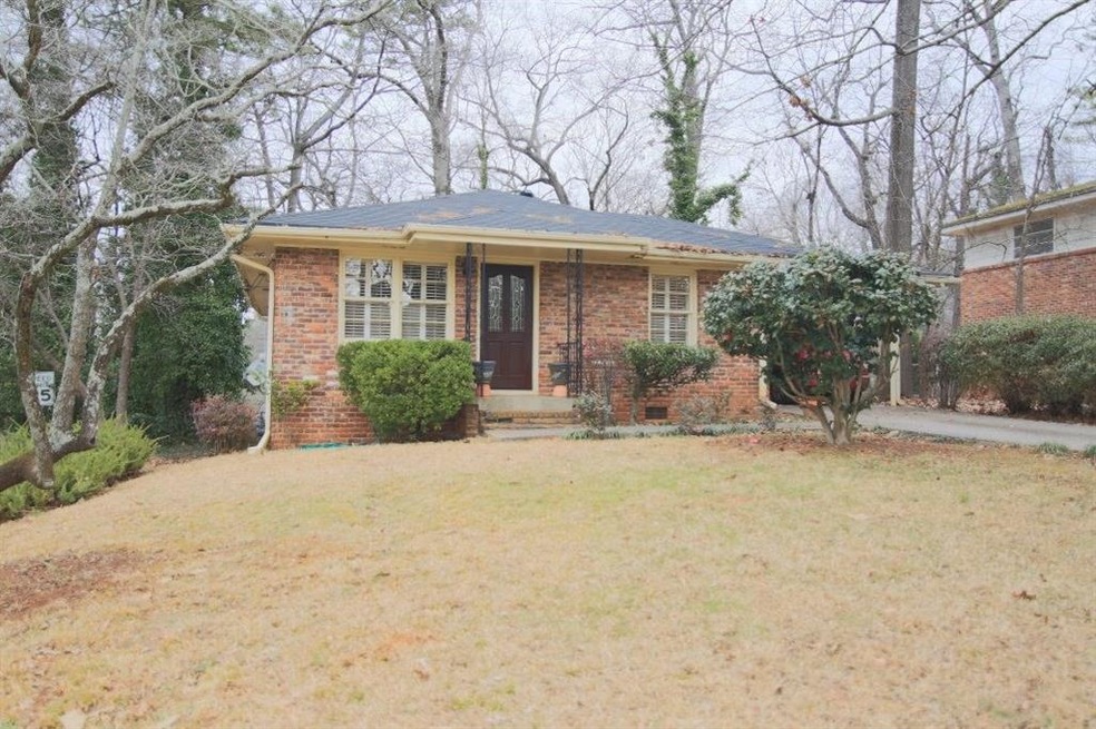 Beautiful 4 side brick house close to downtown.