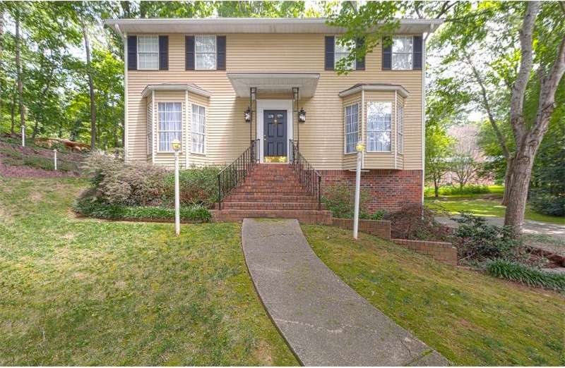 Renovated 4 bedroom, 2.1 bath traditional on nearl