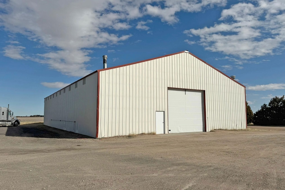 219 N Sunflower Dr, Holyoke, CO 80734 - photo 1