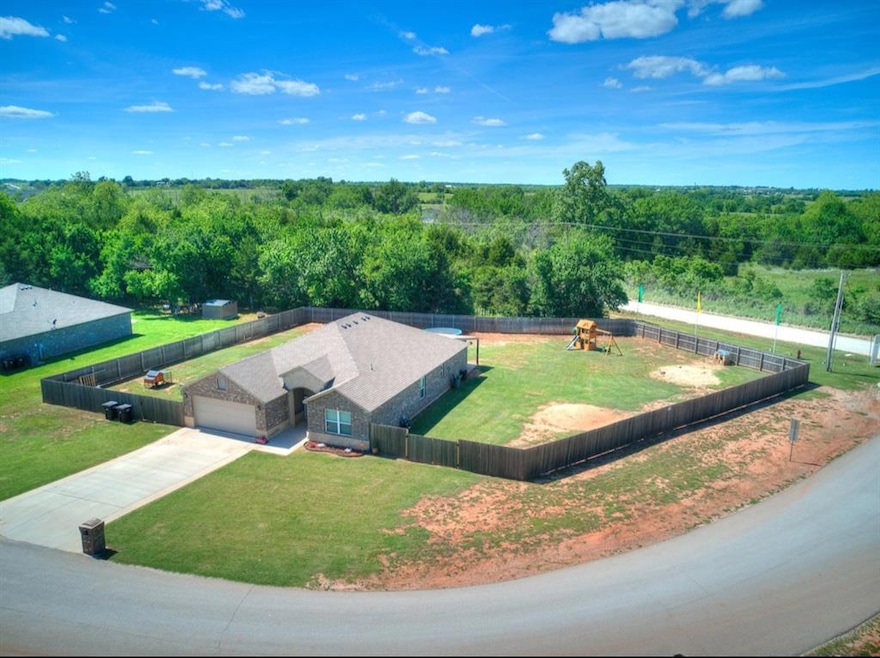 5782 Bent Creek Rd, Shawnee, OK 74804 - photo 1